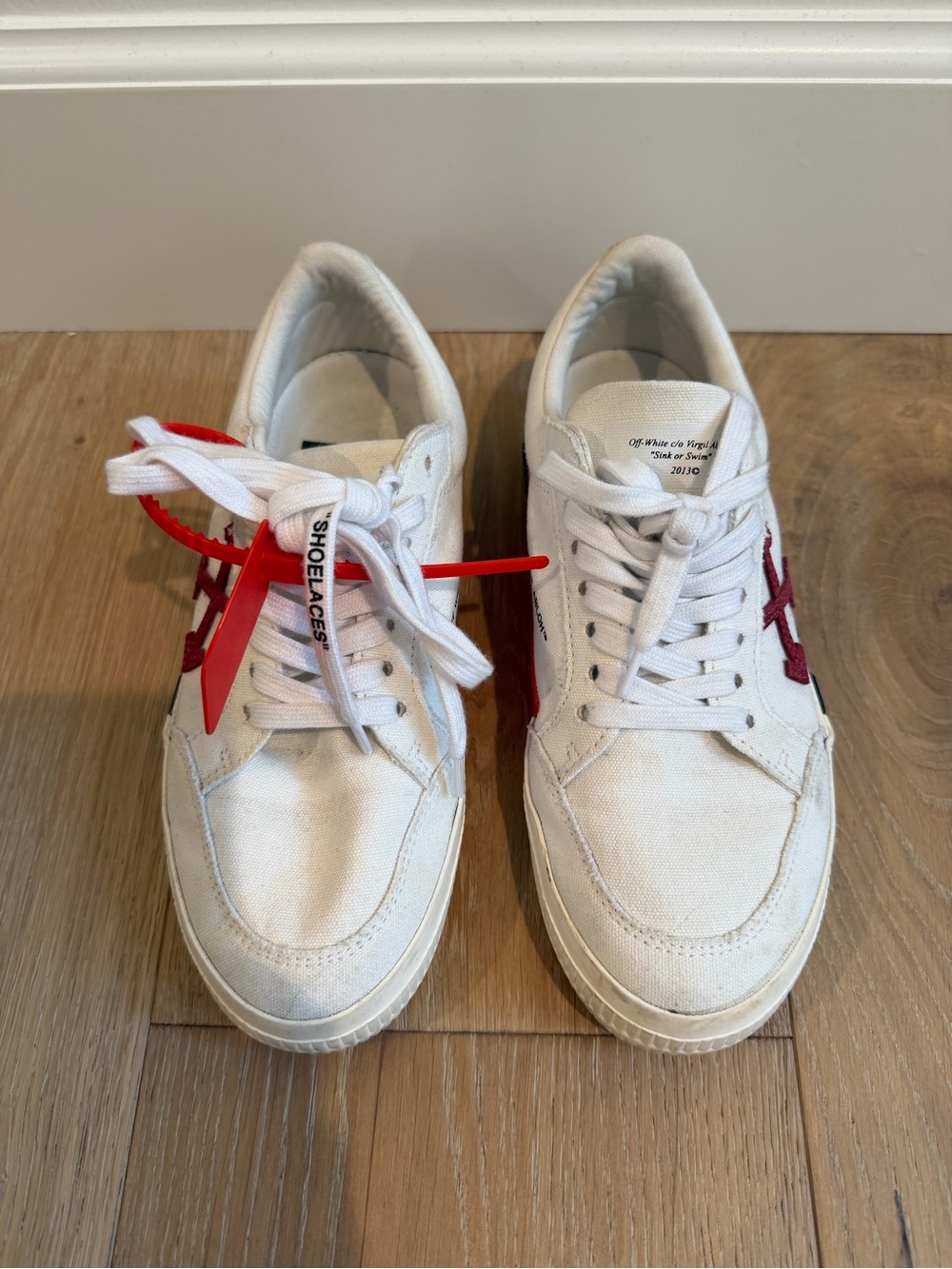 Off-White White Sneakers with Red Arrow and Zip-Tie